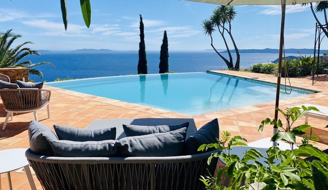 Villa with pool and panoramic sea view on the golden islands