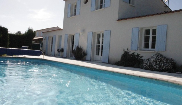 Villa with heated pool between beach and forest (200 m) + thalasso (500 m) 4 Bikes