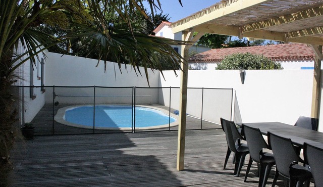 Villa with heated pool close to the sea and the forest