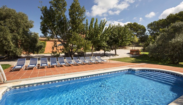 Villa with swimming pool and private garden, near Sitges and Barcelona