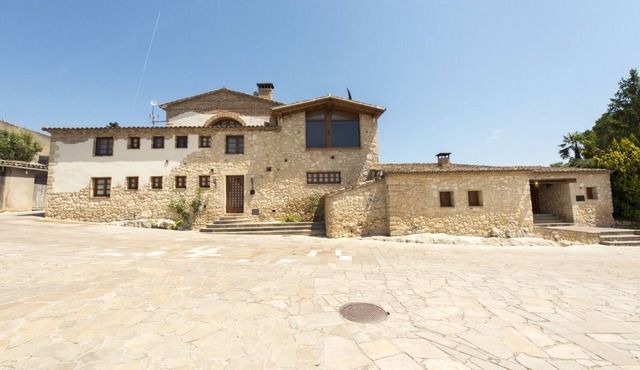 Villa with pool, near Sitges and Barcelona. Natural Park. Wine tourism
