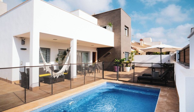 VILLA WITH PRIVATE POOL