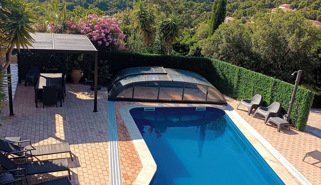 Villa with sea view, heated pool 3 or 5 bedrooms (6-8 pers) wifi air conditioning