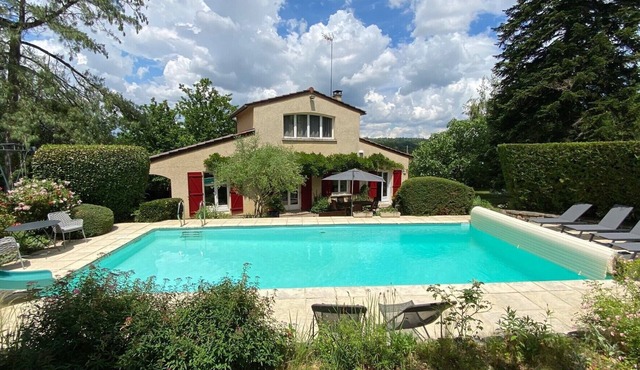 Villa with pool and garden - 30' from Lyon