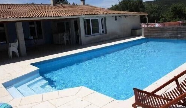 Villa with 10x5 pool on enclosed grounds and covered terraces