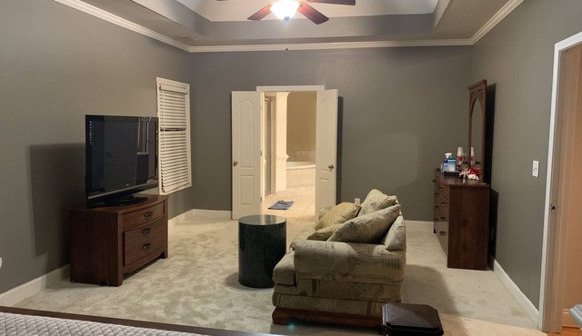 Villa with 5 bedrooms and 2 living Rooms with Jacuzzi in master bedroom