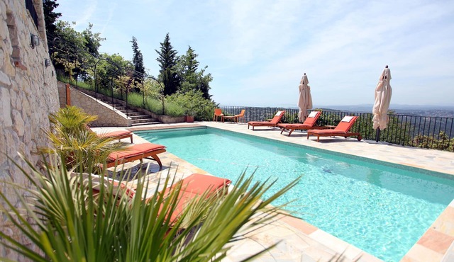 Villa with a breathtaking view, in a quiet countryside, One week minimum rent