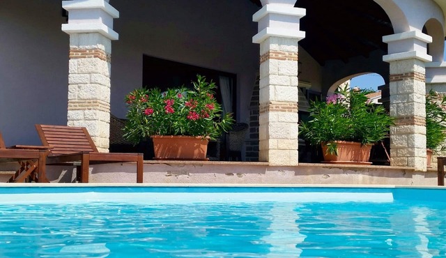 Villa With A Pool In Tranquil Edge Of Village Setting