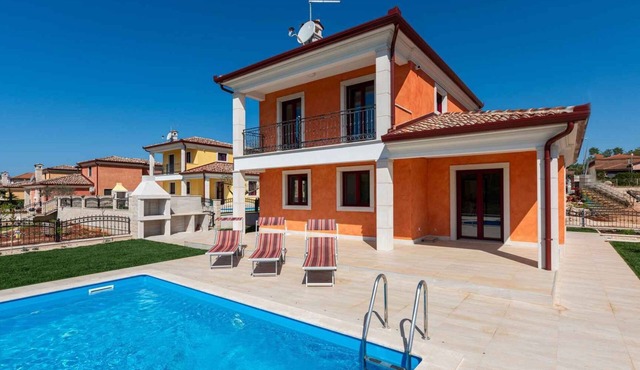 Villa with air conditioning and outdoor pool