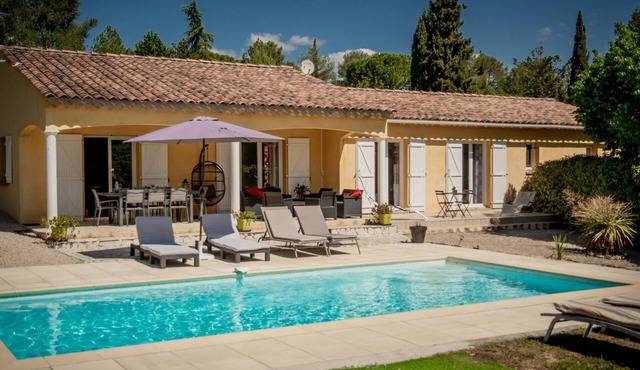 Villa with air conditioning and private pool