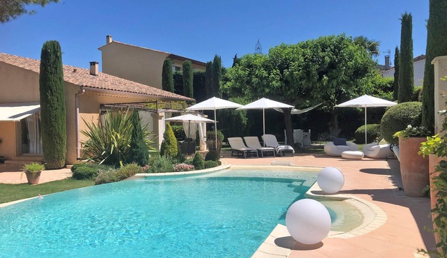 Villa with beautiful garden and private pool