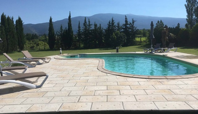 Villa with beautiful view of Mont Ventoux, 2 km from the center of Bédoin.