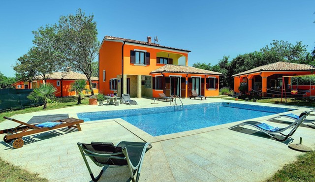 Villa with big garden and large pool near Pula JULY/AUGUST 30% DISCOUNT