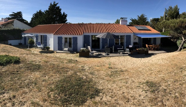 Villa with breathtaking sea view, fenced plot, on the edge of a forest, guaranteed peace and quiet