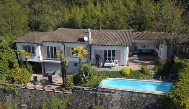 Villa with breathtaking views of Lake Lugano and the surrounding mountains