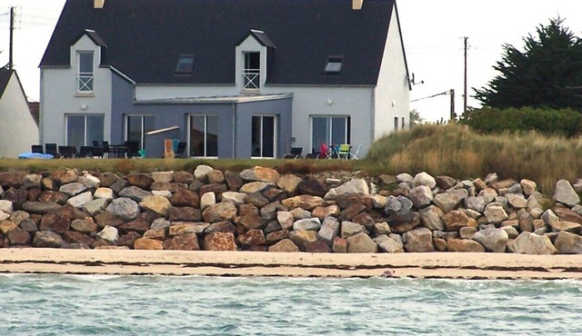 Villa with direct beach access - unique sea view