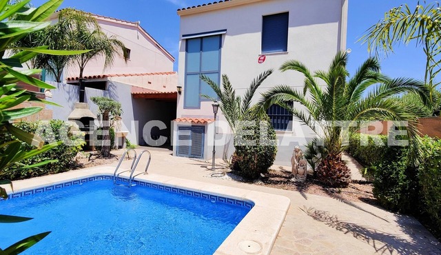 Villa with private pool, 3 bedrooms , 2 bathrooms