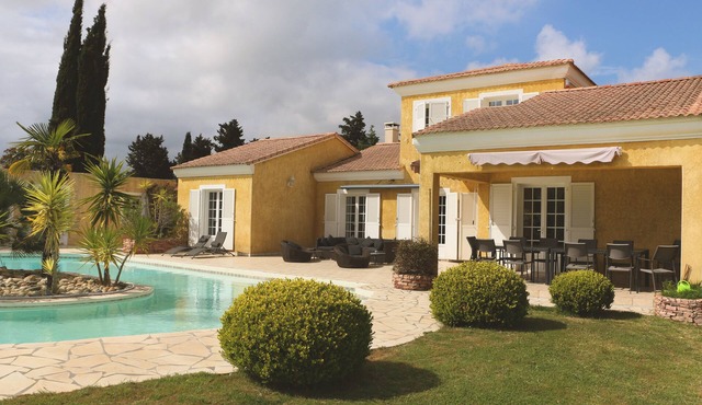 Villa with exceptional pool, 15 people