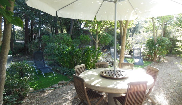 Villa with floor and garden