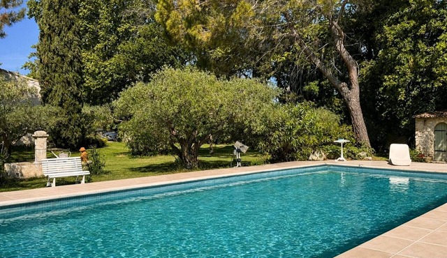 Villa with pool in Provence - near Isle-sur-la-Sorgue, Avignon and Gordes