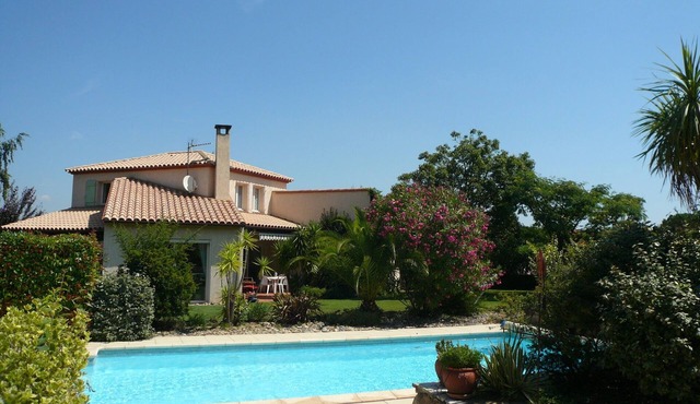 Villa with large garden and swimming pool, close to the village center