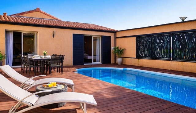 Villa with swimming pool 2 km from the main beach Sables d'Olonne