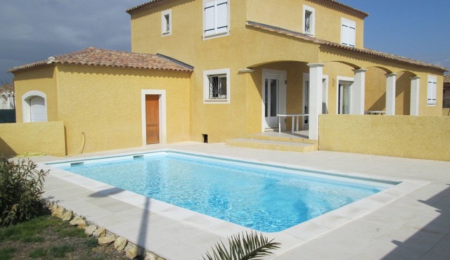 Villa with private pool just 25 minutes from the beach.