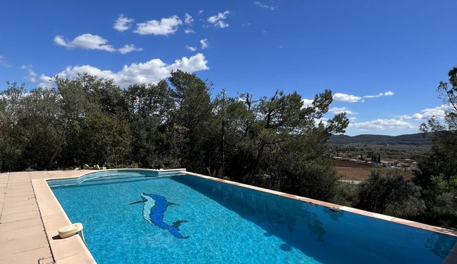 VILLA WITH POOL OVERFLOW