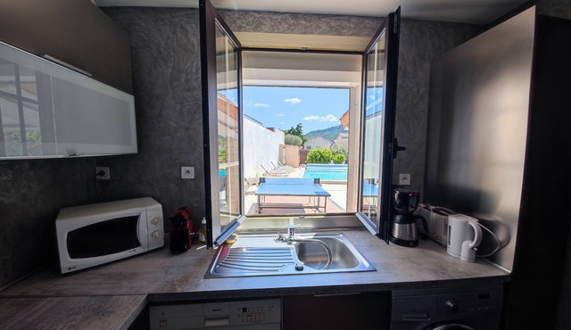 Villa with pool to 6 km of beaches and coves