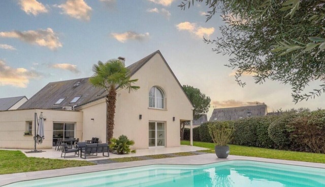 Villa with swimming pool and jacuzzi at the foot of the Loire castles