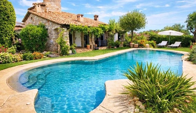 Villa with Garden and Pool-Wifi-AC