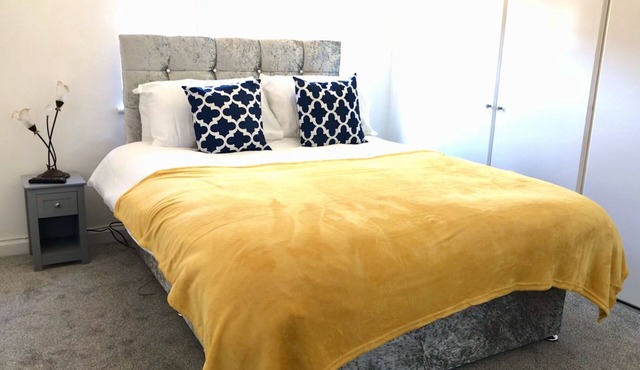 Villa with Games room - Sleeps 8, free parking