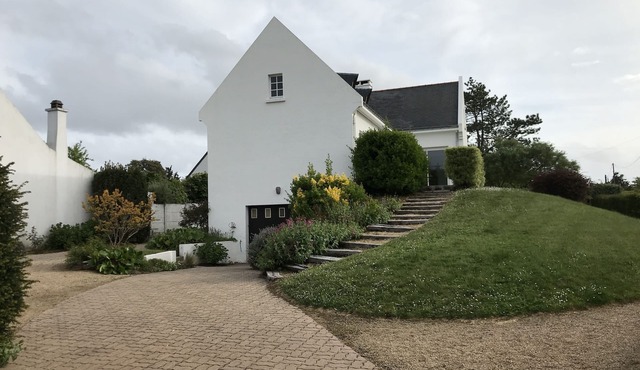 Villa with garden 50 m from the beach