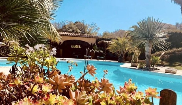 Villa with garden and pool at the foot of the Coudon.