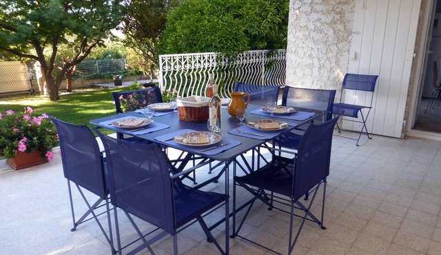 Villa with garden and private pool, very quiet, 5 minutes from the beach