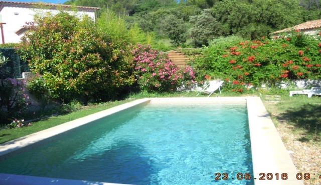 Villa with garden and swimming pool very quiet residence: just the cicadas