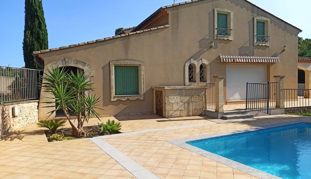 Villa with garden, terrace and fenced pool. Nature, sun, calm