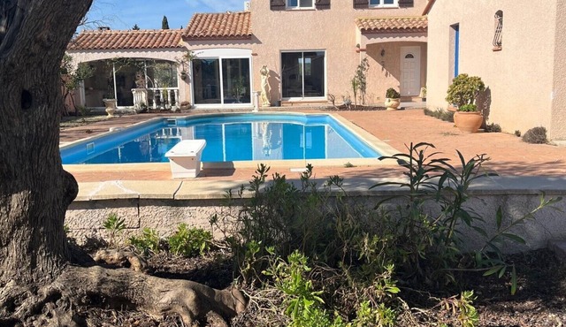 Villa with great swimming pool at 10 min from the beaches by car