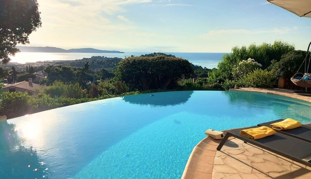 Villa with heated pool and panoramic views of the Gulf of Saint Tropez