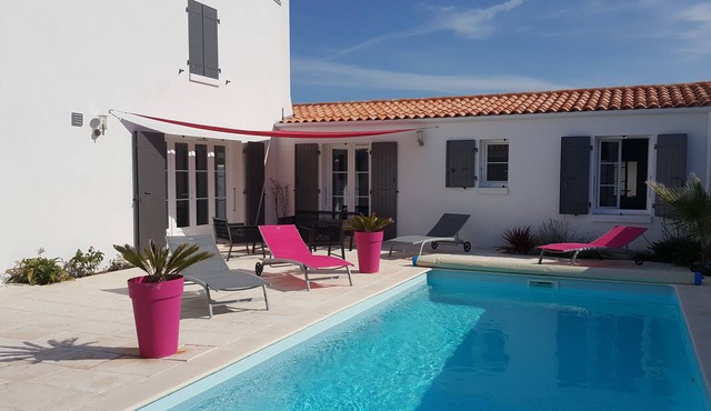 Villa with heated pool 400 m from the sea, quiet, pets allowed