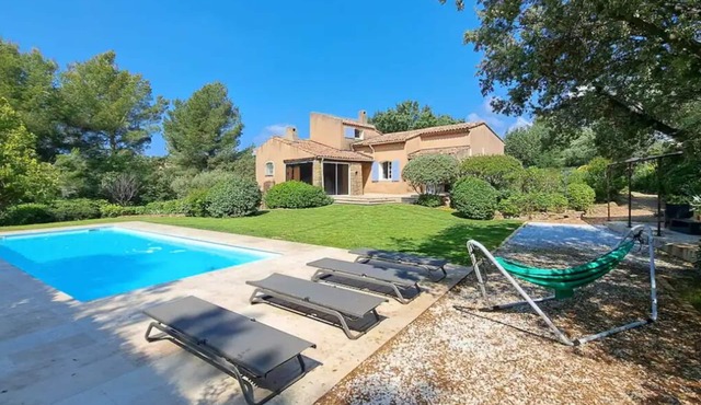 Villa with heated pool, close to beaches, Castellet circuit and Bandol vineyards