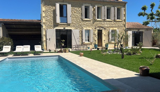 Villa with heated pool, Fiber, located in a quiet area.