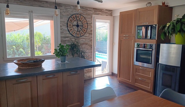 Villa with heated pool. Ideal for friends and family.