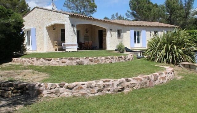 Villa with heated private pool in Bagnols-en-Forêt