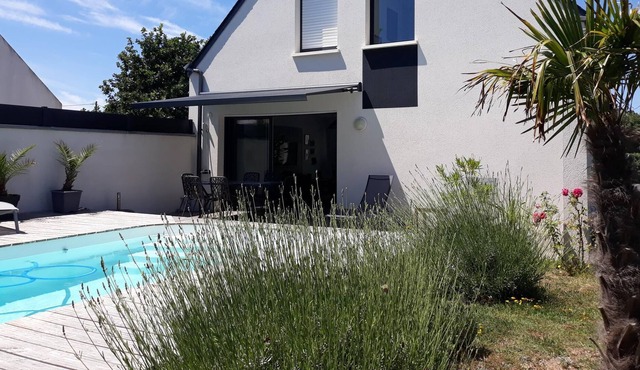 Villa with heated pool near Piriac sur Mer beach