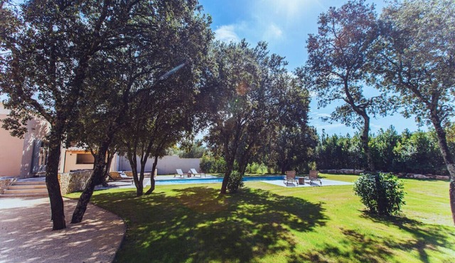 Villa with heated Pool & Gardens near Uzes