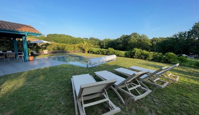 Villa with heated pool, sea, mountains, golf