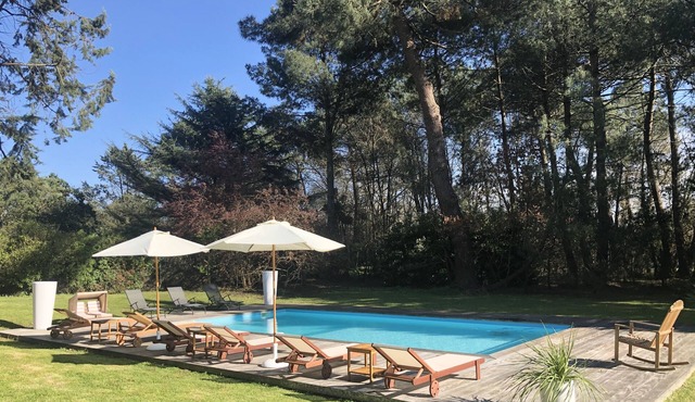 Villa with heated pool in the heart of the pines
