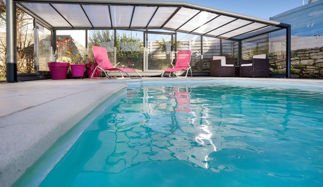 Villa with heated pool 900m from the sandy beach