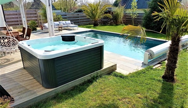 Villa with heated pool and spa 10 minutes from the beach